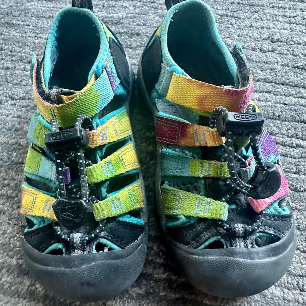 Kids Keen shoes, size 10